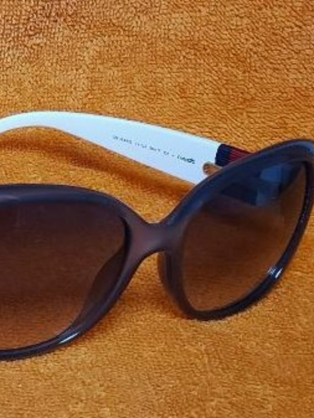 VINTAGE 2012 GUCCI SUNGLASSES 3644/S WHITE FRAME BLUE LENS 56/17/135 W/CASE